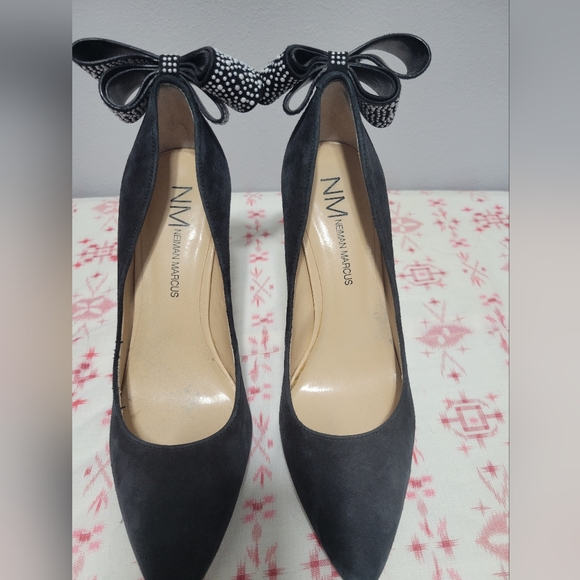 Neiman Marcus "Verity" Bow Heels - Picture 3 of 6